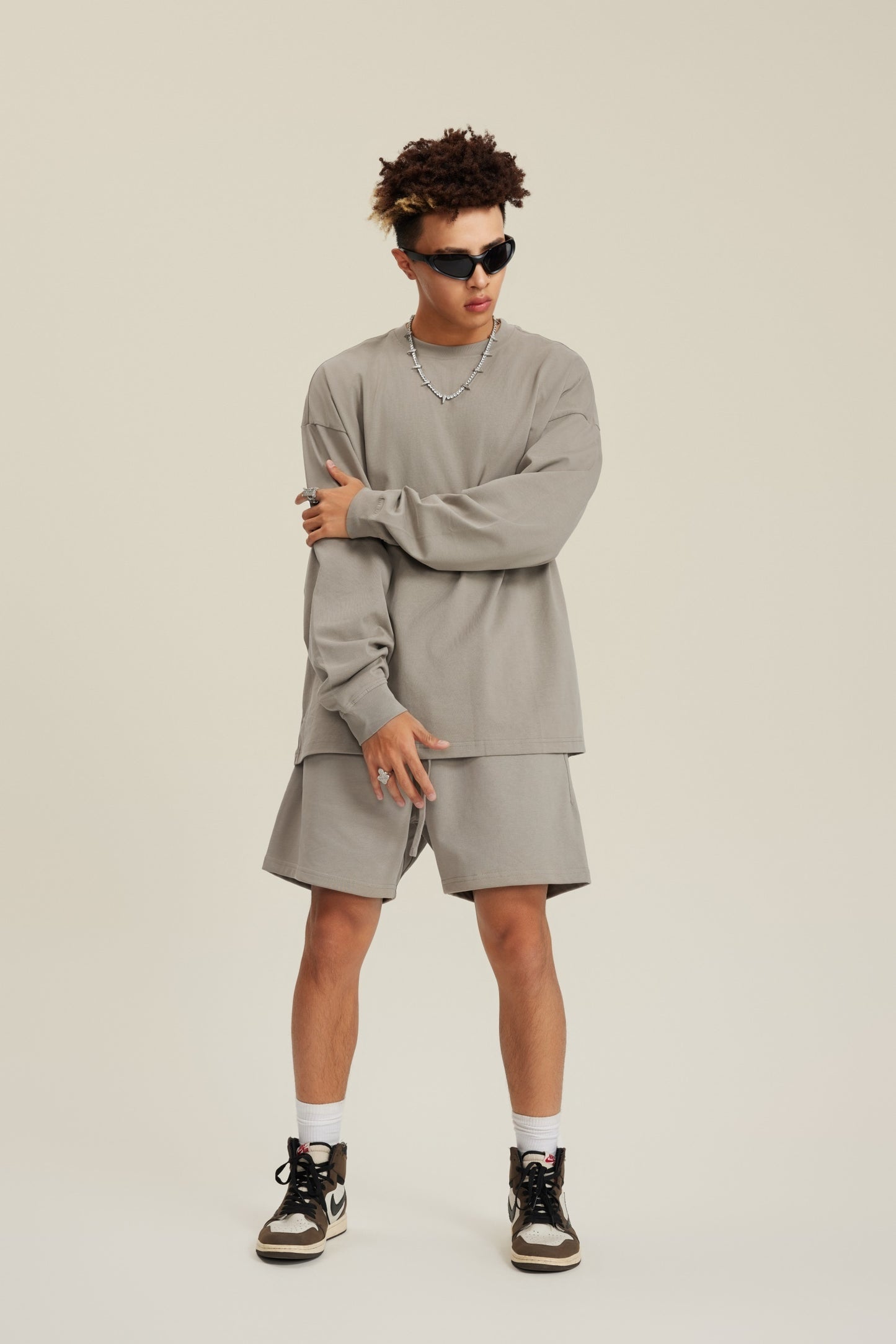 Unisex American Heavyweight Long Sleeve T-Shirt - 100% Cotton Relaxed Fit Couple's Tee, Minimalist Streetwear Essential